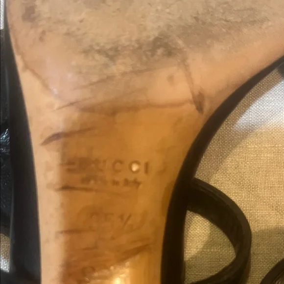 Gucci Black Leather Sandals with Silver Accents - Picture 4 of 9